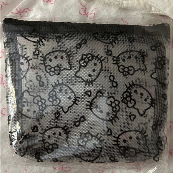 Hello kitty zip pouch bag - Picture 3 of 4